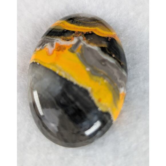 Bumble bee jasper cabochon
Oval 38x25mm wt 9 grams - Picture 1 of 4